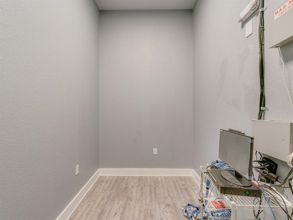 525 E Main St, Midlothian, TX 76065